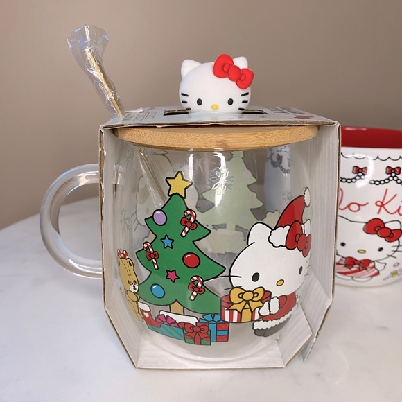 NWT Hello Kitty Glass Christmas Mug w/Gold Spoon - Picture 3 of 6